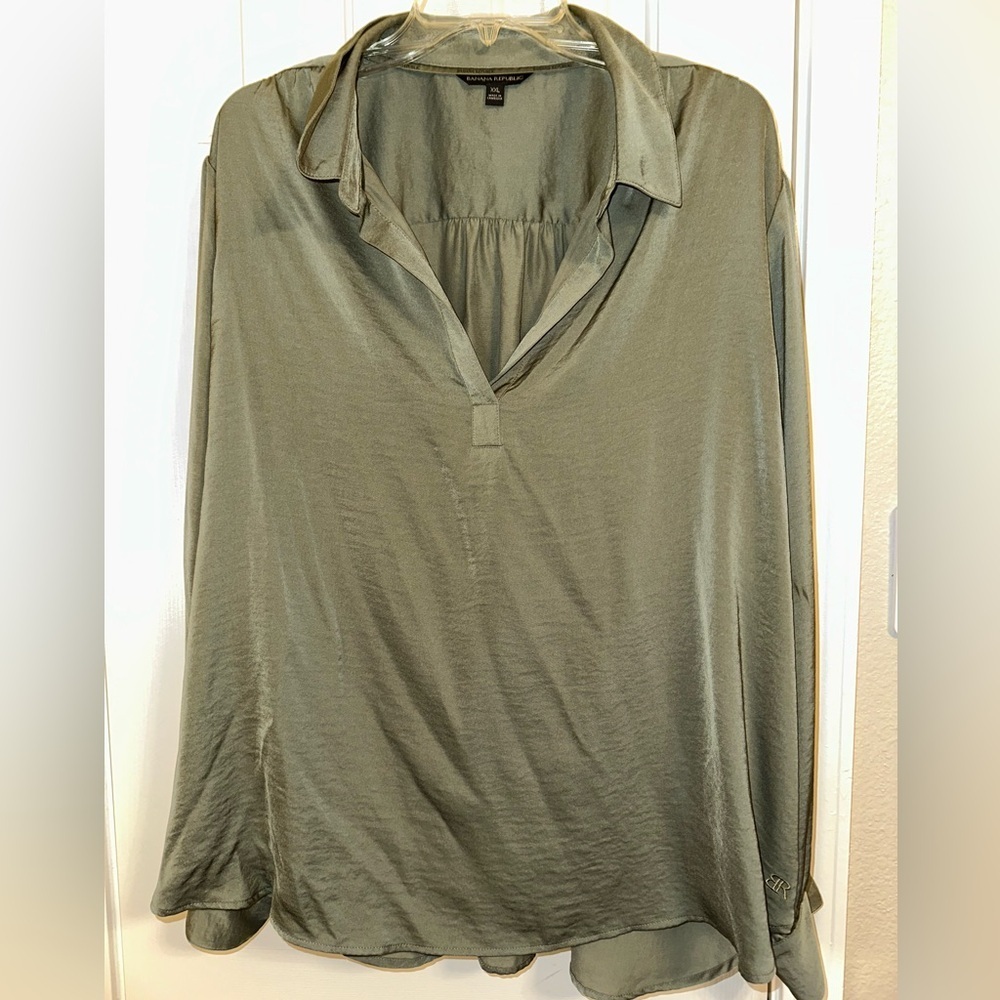 Banana Republic Women's Green Satin Blouse Collared Pullover Top XXL Button Cuff - Picture 1 of 10
